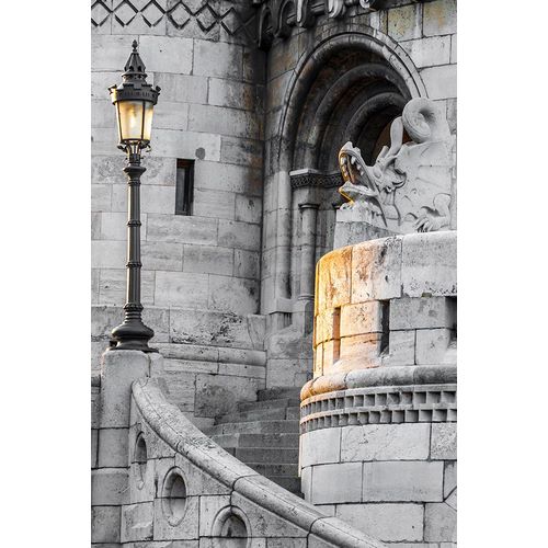 Haseltine, Tom 아티스트의 Hungary-Budapest-Light hitting lamppost-staircase-and dragon statue on Fishermans Bastion building작품입니다.